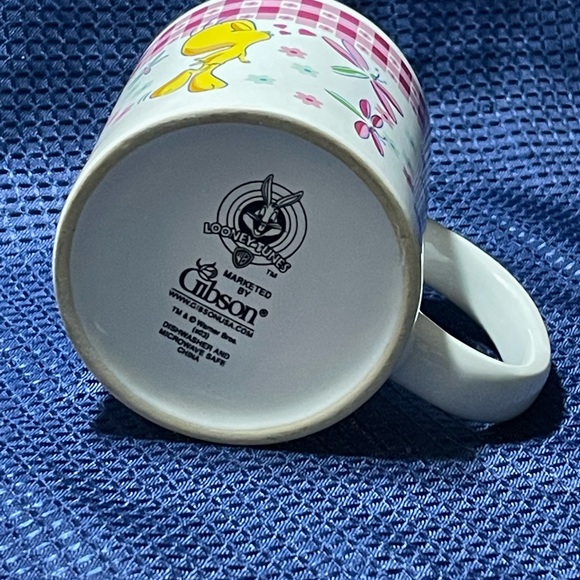 Tweety Looney Tunes Spring Kisses Mug - Picture 3 of 3